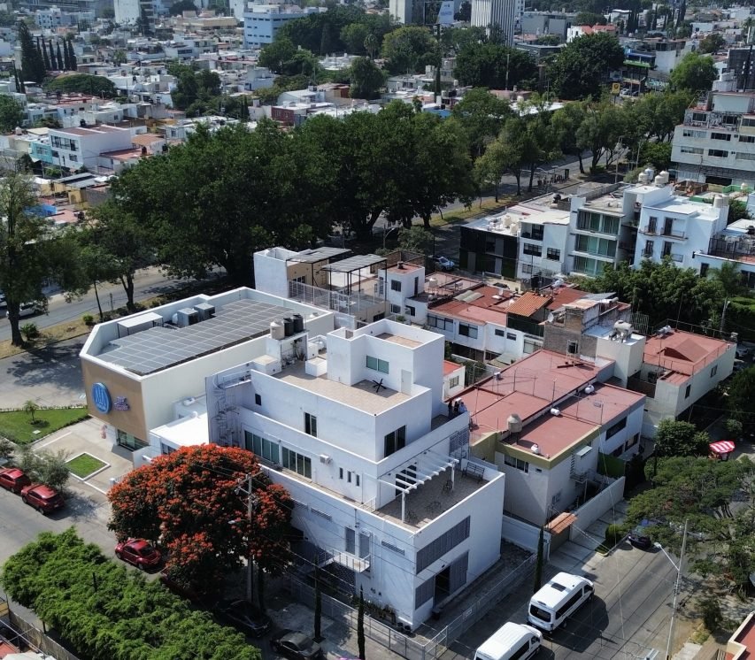 Fachada Oficina Ladron de Guevara